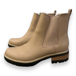 Universal Thread Celina Chelsea Boots Tan Upper Black Stacked Heel